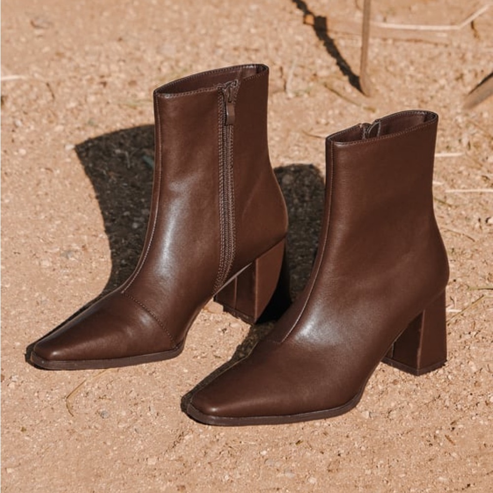 Brown heeled bootie